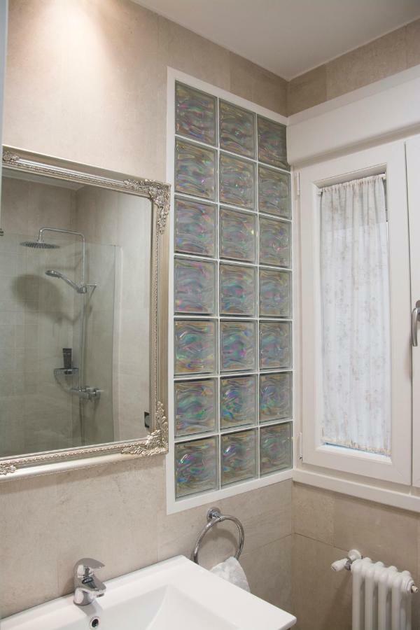 Visitor'S Book Apartment มาดริด ภายนอก รูปภาพ